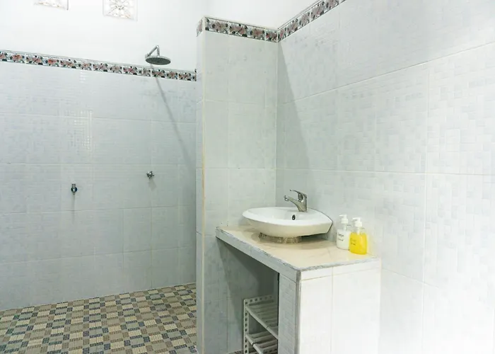 بيت ضيافة Srinadi Private House لوفينا