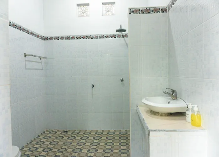 Srinadi Private House بيت ضيافة 4*