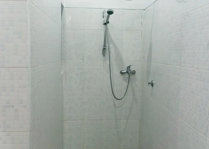 Srinadi Private House بيت ضيافة لوفينا